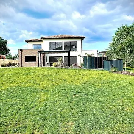 Villa Haut De Gamme Dans Un Parc De Verdure *